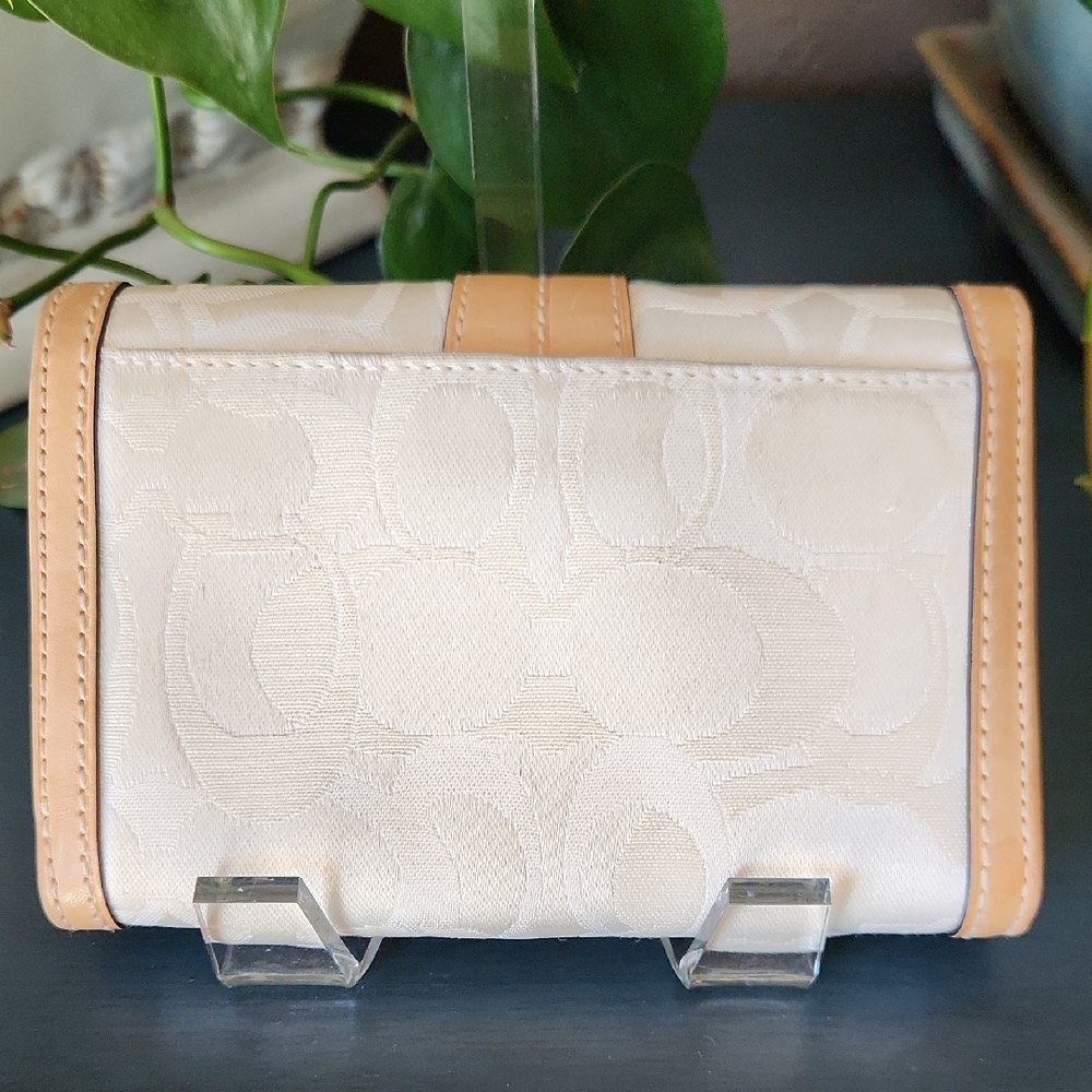 Coach Soho Rare Vintage Bee Wallet EUC - Picture 3 of 16